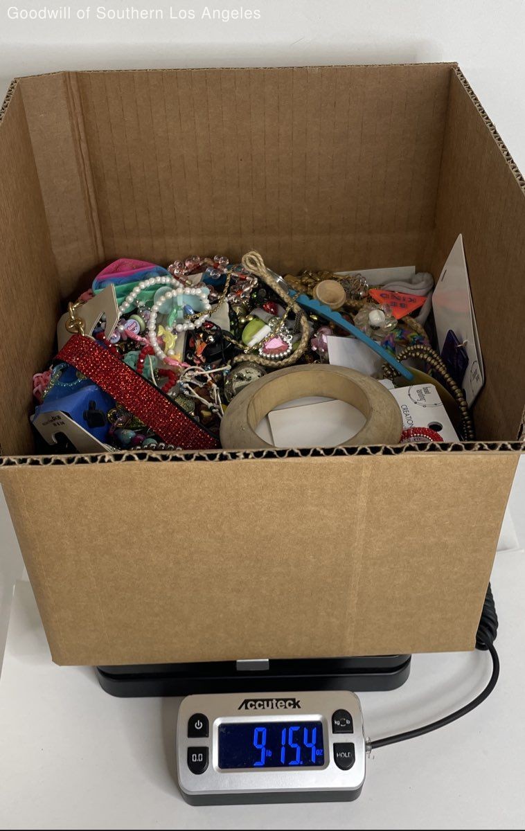 Assorted Jewelry/Craft Lot 9.15 lbs