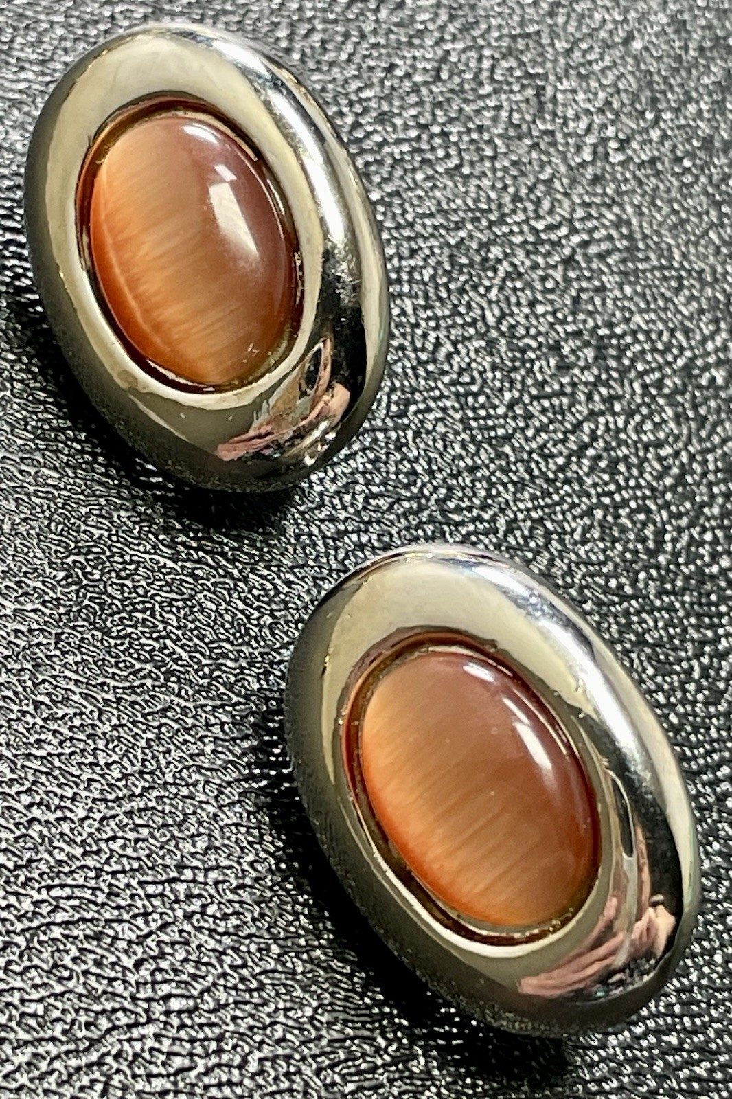 Vintage 1” Brown Cat Eye Glass Oval Silver Tone Metal Clip Earrings