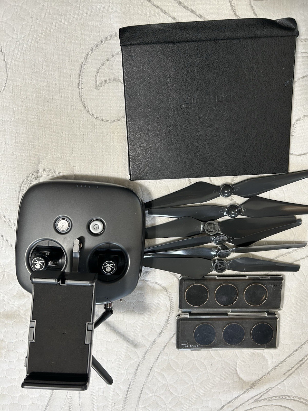 DJI Phantom 4 pro Obsidian edition . 3 batts, case,dc charger.