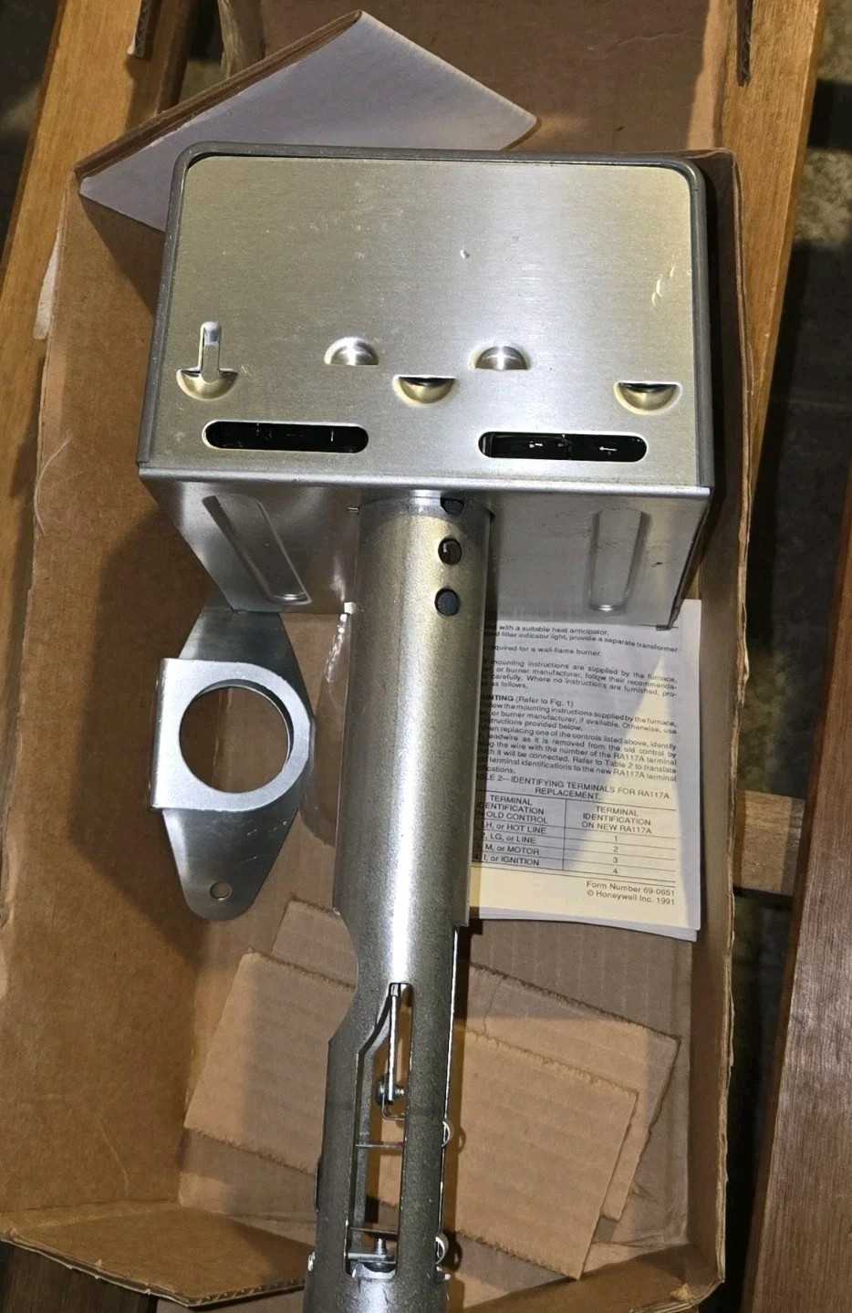 NEW NOS OEM Honeywell RA117A1047 Protectorelay Controller Super Tradeline 120V