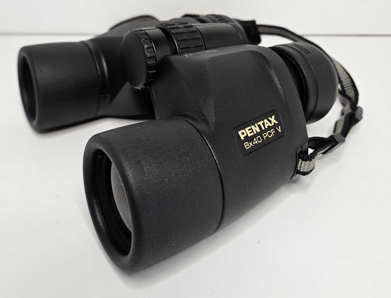 Includes Caps & Strap Soft Case Pentax 8x40 PCF 6.3 Binoculars