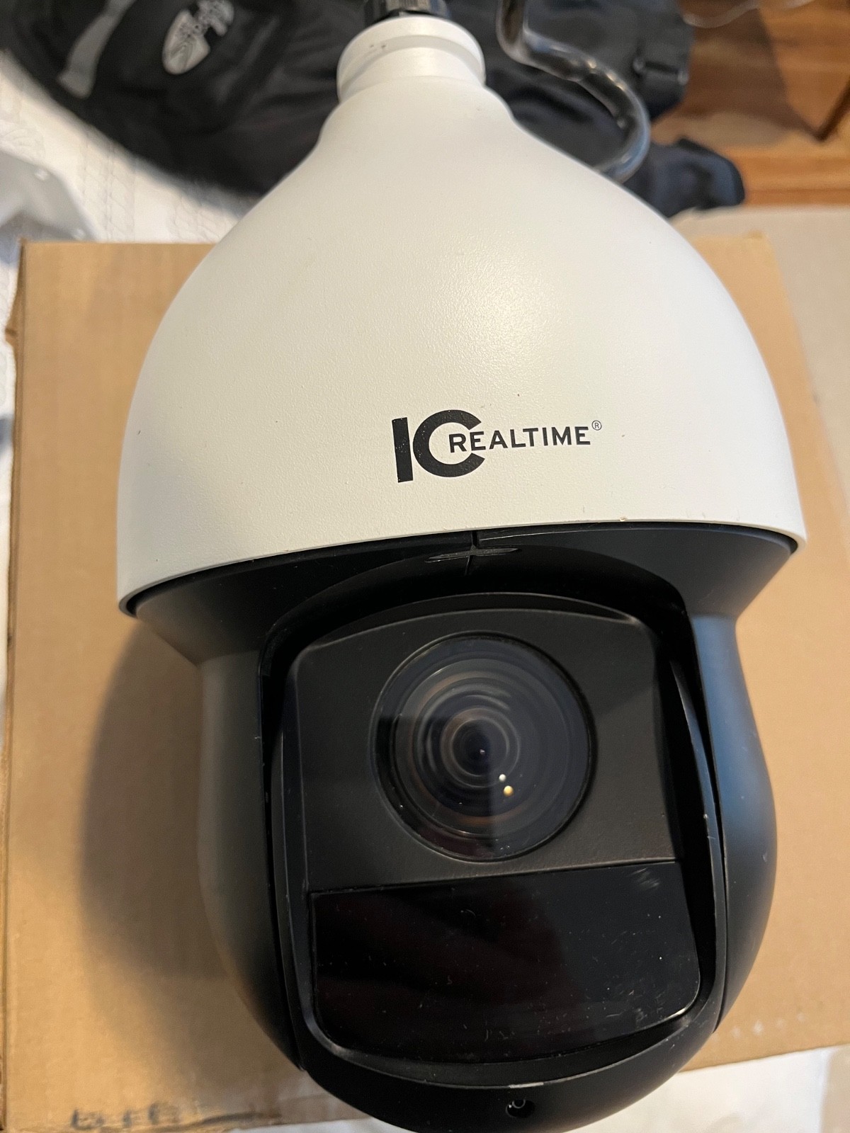 IC REALTIME IPFX-P4030X-IRW1 Network camera with arm