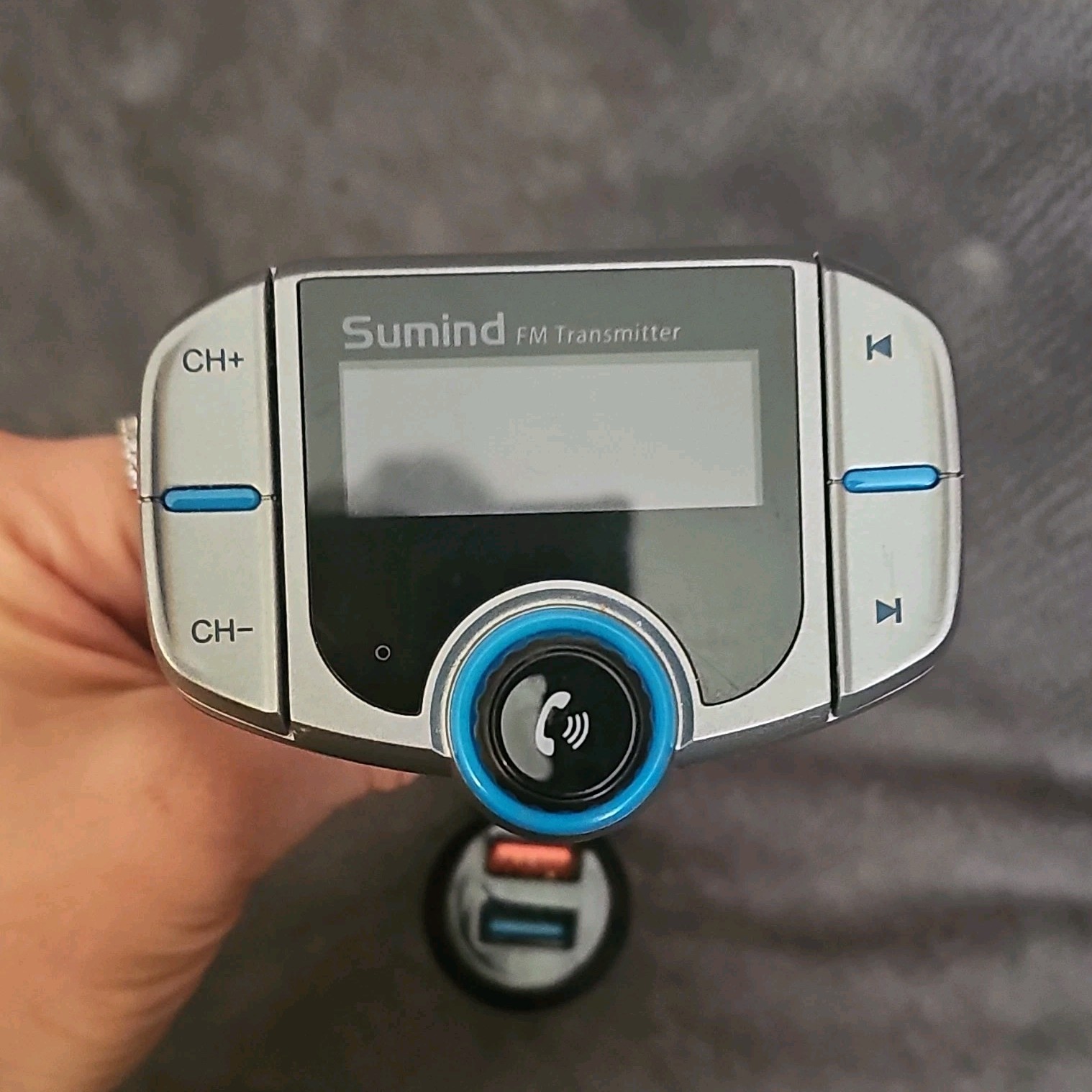 Sumind FM Transmitter with Charging Capability and LCD Screen