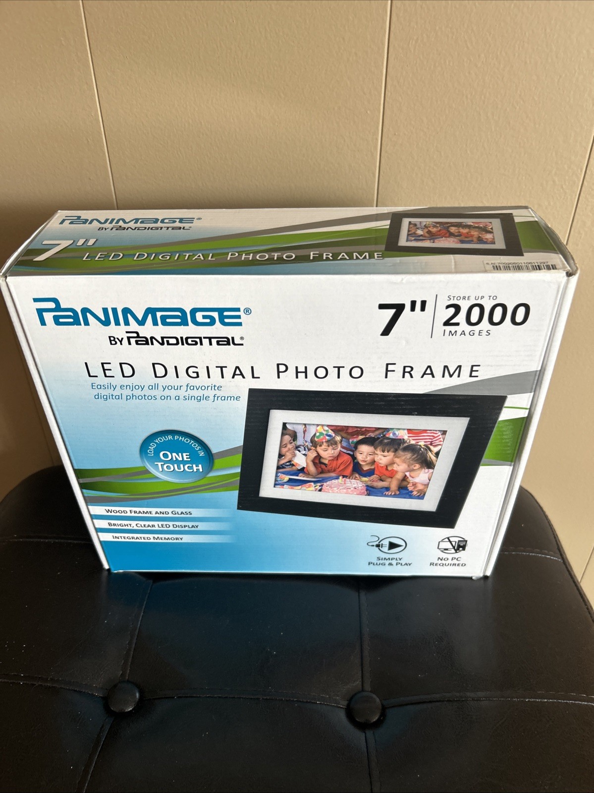 Pandigital 7 Inch Digital Black Photo Frame with Remote (holds 2000 images)