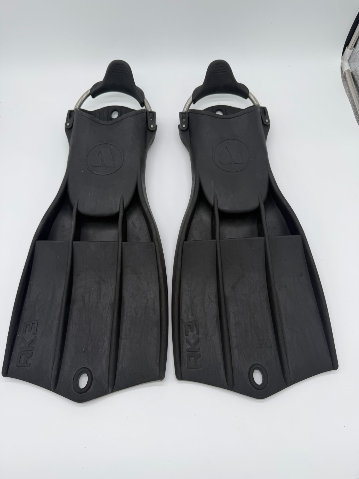 APEKS RK3 FLIPPERS SWIMMING DIVING SCUBA FINS SIZE LARGE WITH SPRINGS