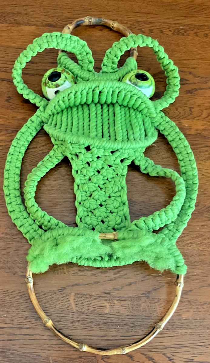 Vintage Macrame Green Frog Plant Towel Holder Handmade Wall Hanging Kitschy Boho