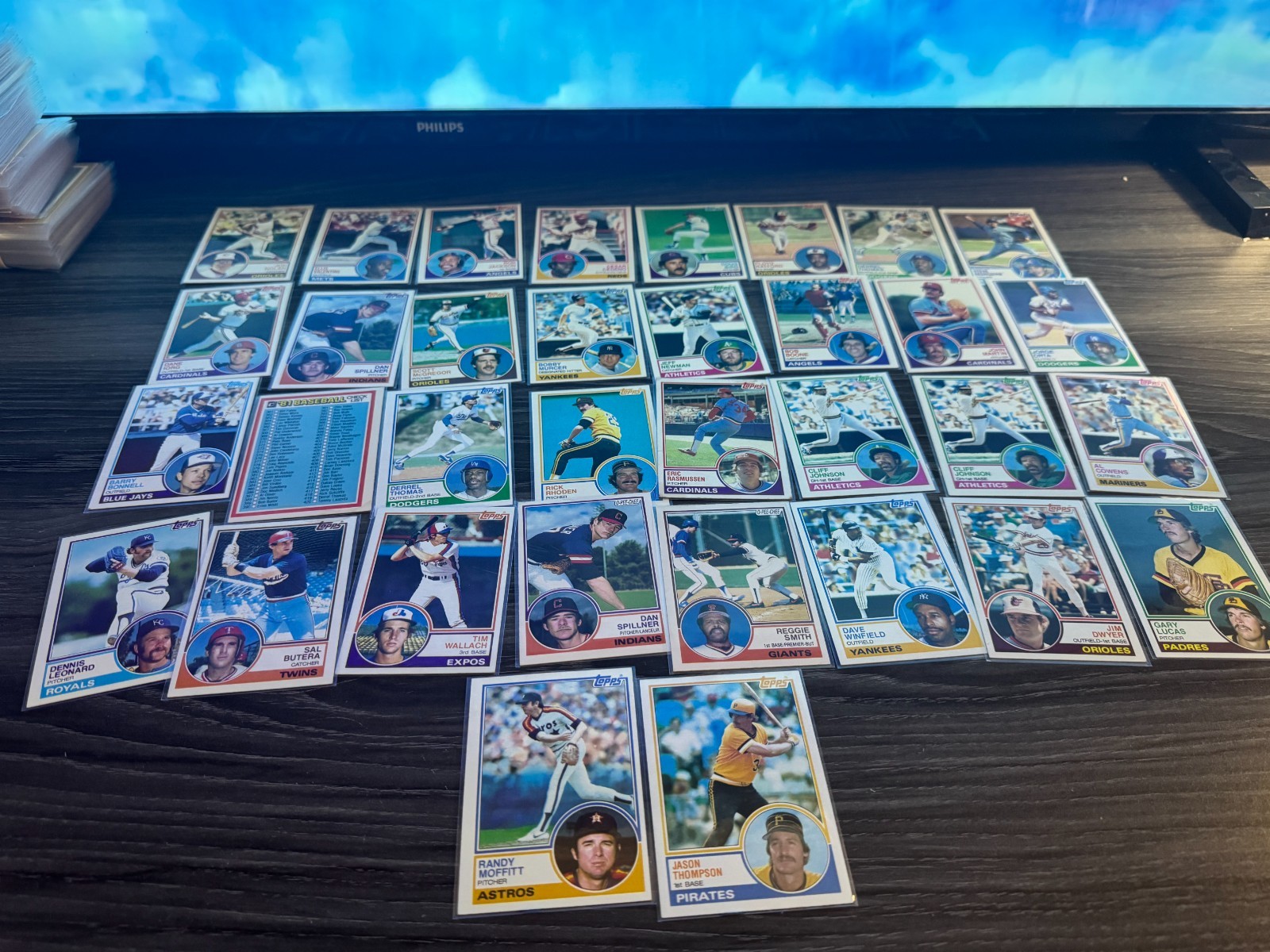 Lot of Vintage Baseball Cards(295)
