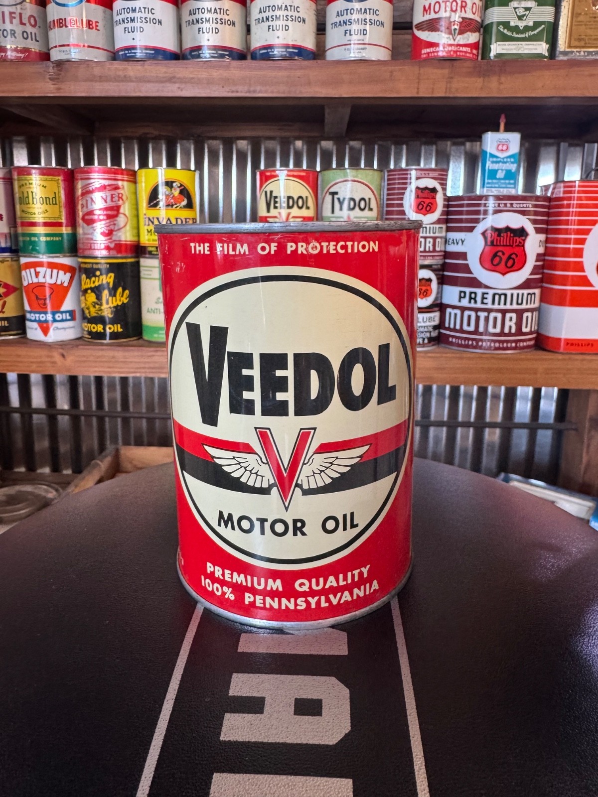 NOS Full Veedol Flying V Motor Oil Can Quart Tidewater Oil Co