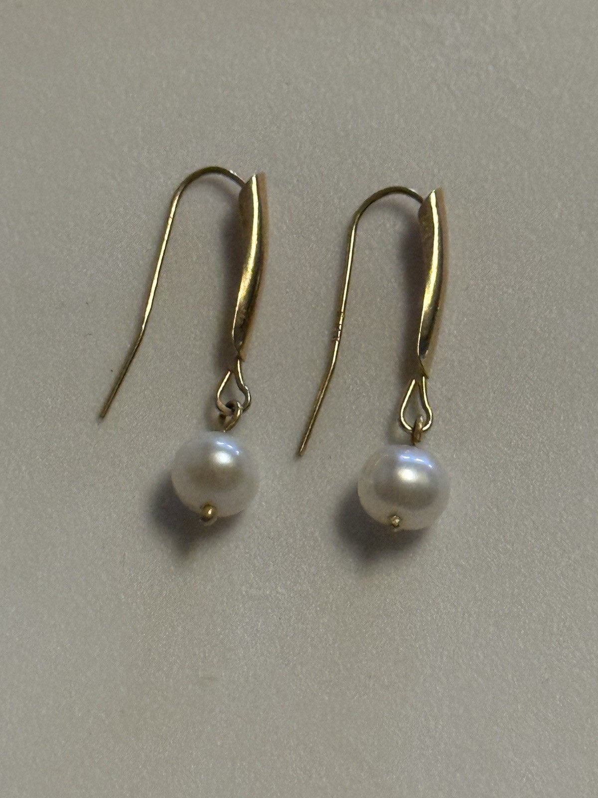 14K YELLOW GODL GENUINE WHITE PEARL DANGLE HOOK EARRINGS