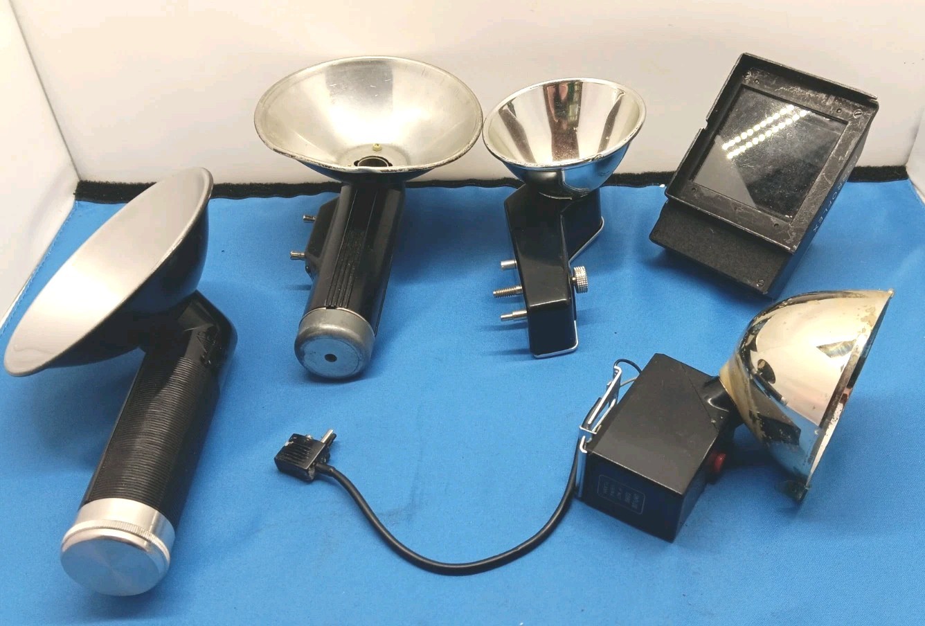 Vintage Lot Of 5 Camera Flash Units Polaroid Kodalite And More Untested FPOR