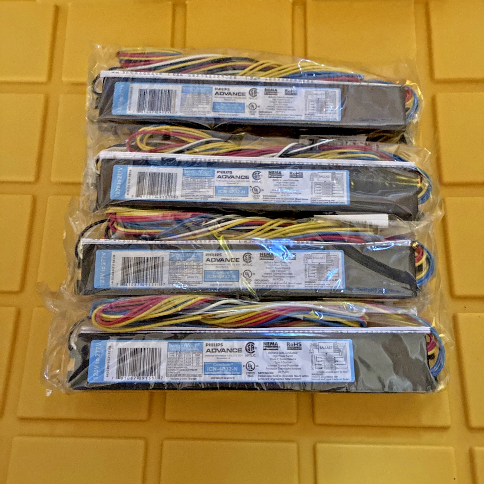 Phillips Advance ICN-4P32-N (Lot Of 4)