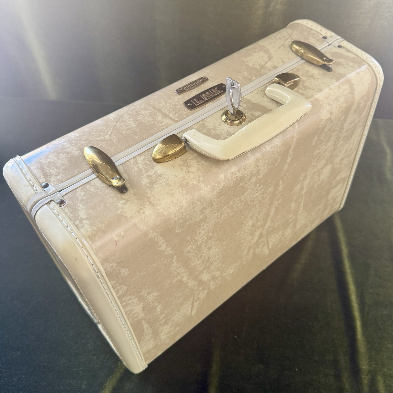 1950's Samsonite Suitcase w/Key~~~GOOD to EXCELLENT🐇~~~21" x 19" x 9"~~~#4551