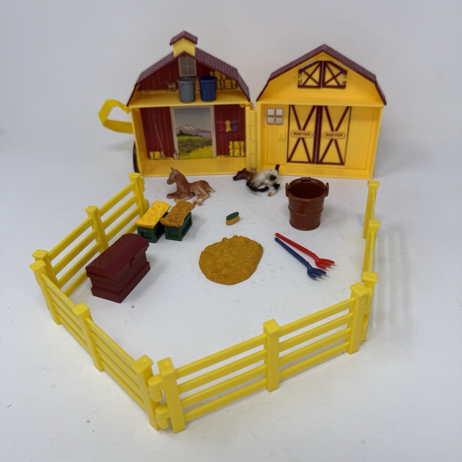Breyer Horse Barn Pocket Barn Stablemate Case 5 1/2" x 5" Rare Yellow Stable