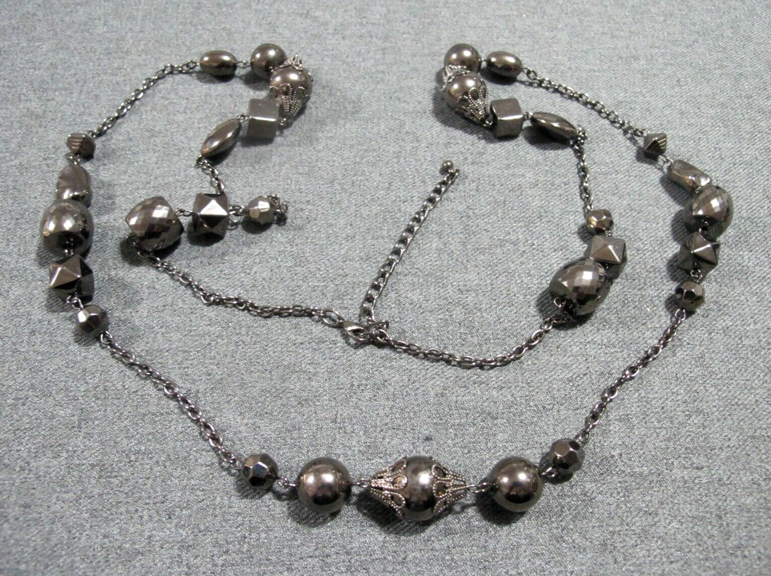 Vintage dark gray pearly beads & metal chain long necklace