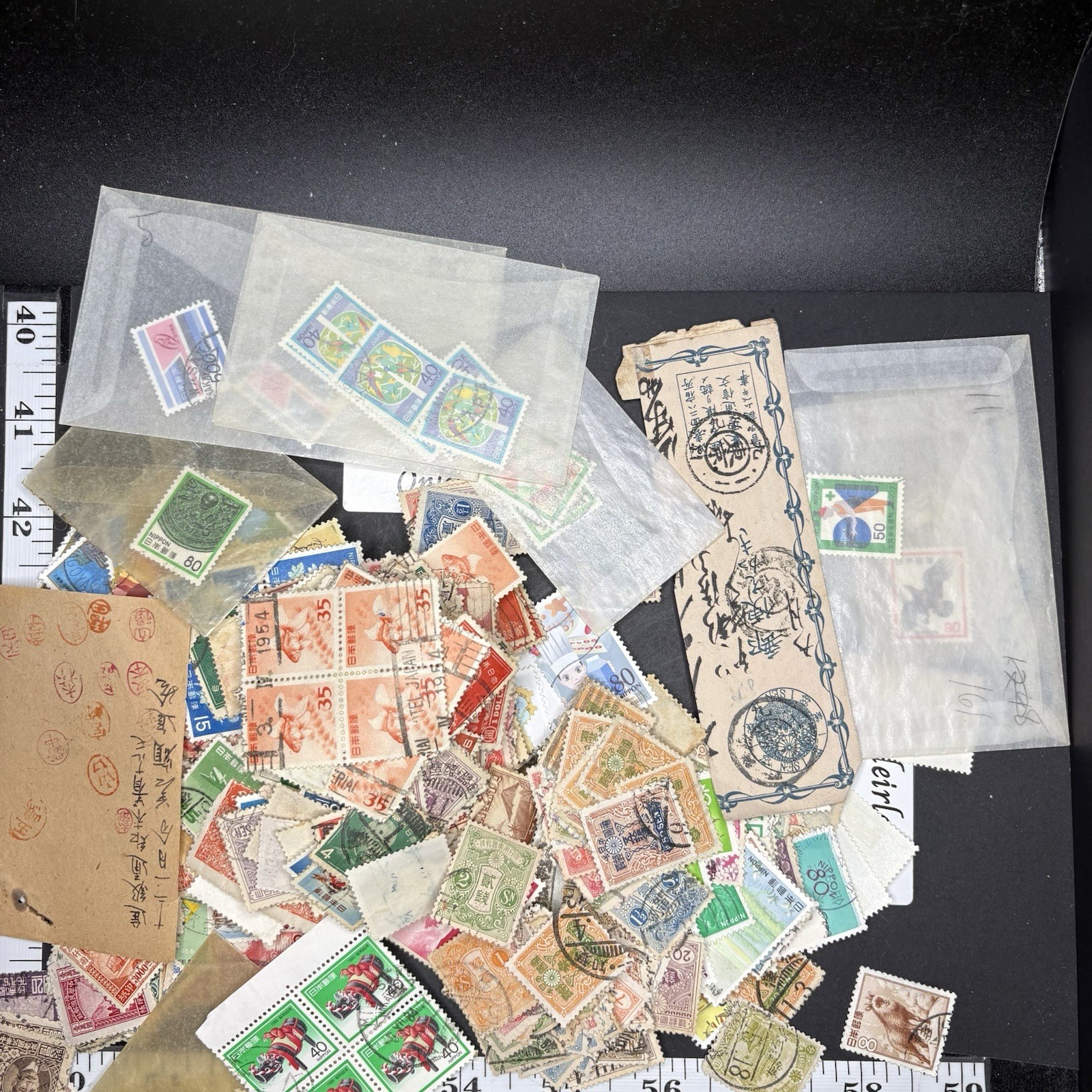 Japan - Mixed Stamp Lot - Lots To Check Out Here !  Great Price ! 1x20g Pack