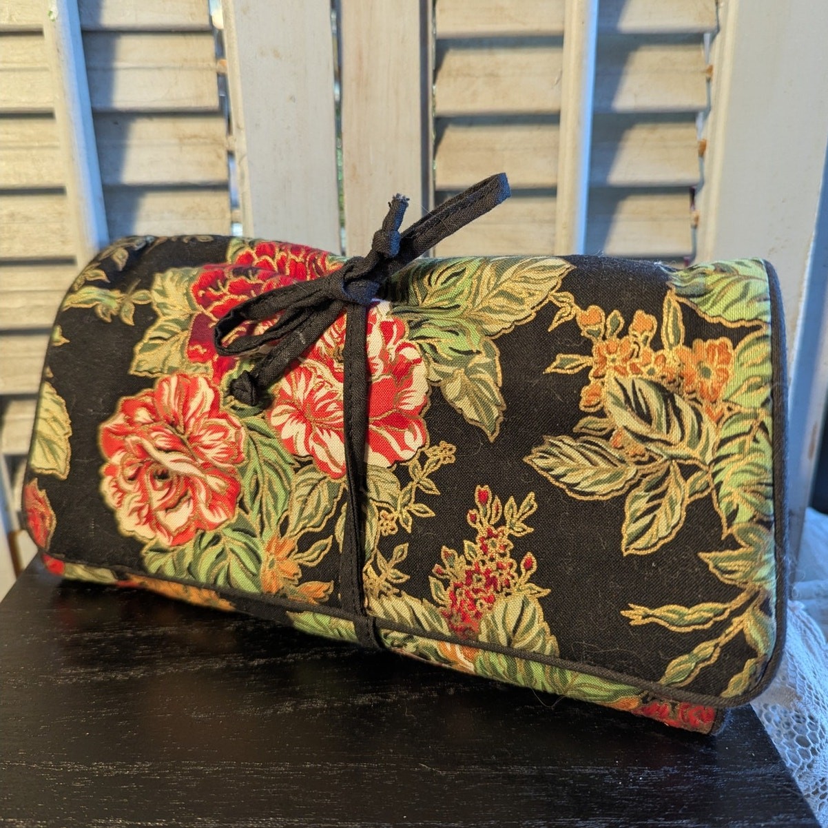 Travel roll-up vintage jewelry bag with floral tapestry