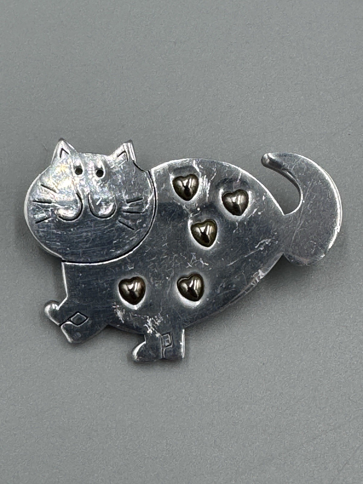 Vintage Silver Colored Fat Cat Brooch Hearts Smiles Kitten Kitty