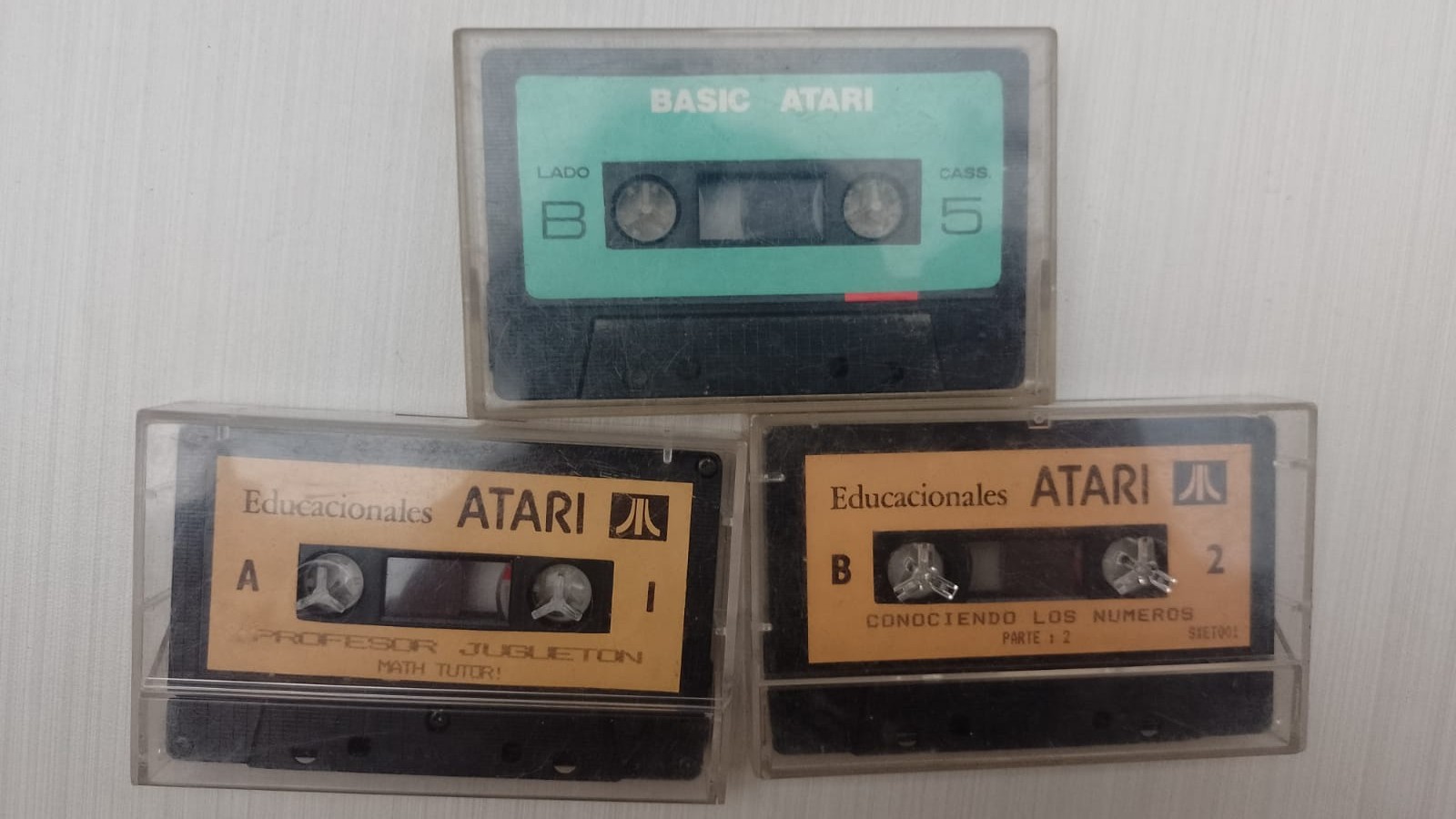 ATARICLON LOT - BASIC ATARI + EDUCATIONAL - CASSETTES- SPANISH - COMPLETE -RARE