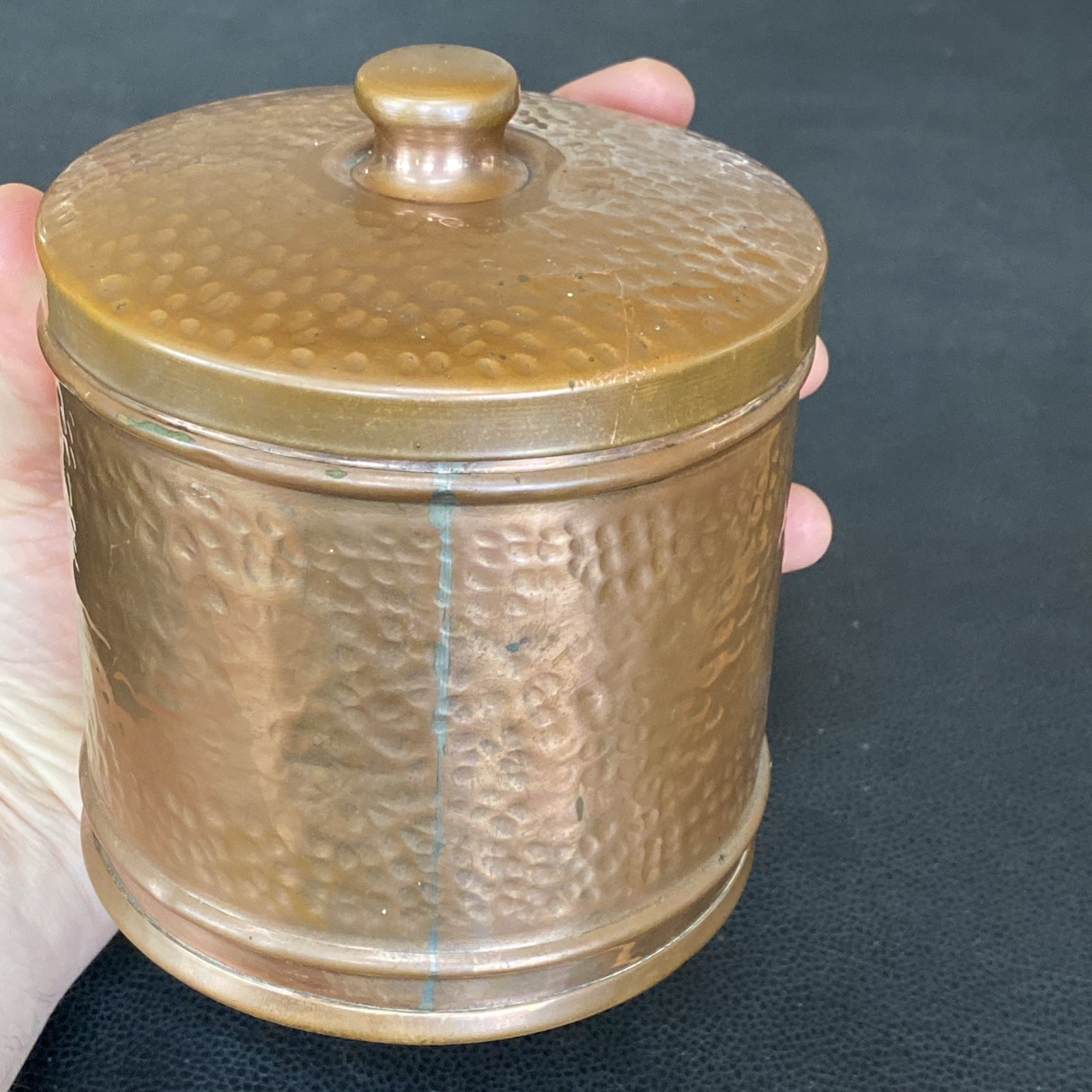 VTG ANTIQUE HAND FINISHED SEAMS HAMMERED COPPER TOBACCO JAR HUMIDOR 4.5x5.25”