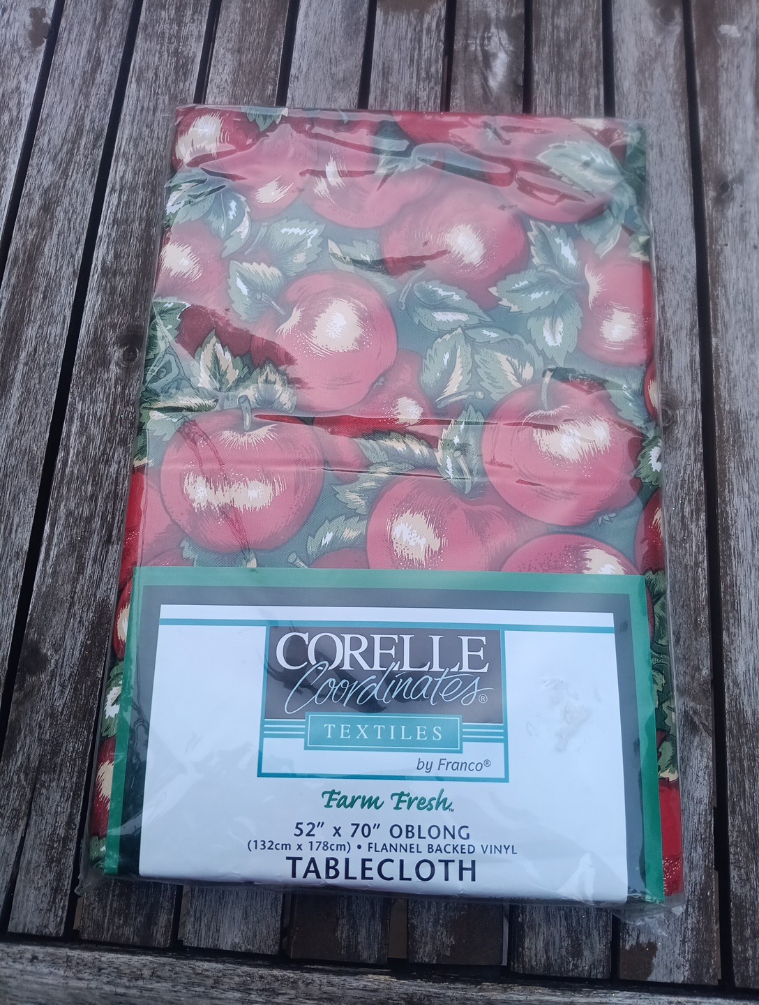 Corelle Coordinates Farm Fresh Apples Tablecloth Vinyl Oblong 52 x 70" New