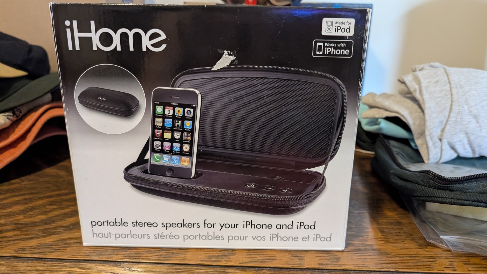 iHome ip37 for iPod/iPhone-Portable Travel Dock Speaker with Charger & adapters