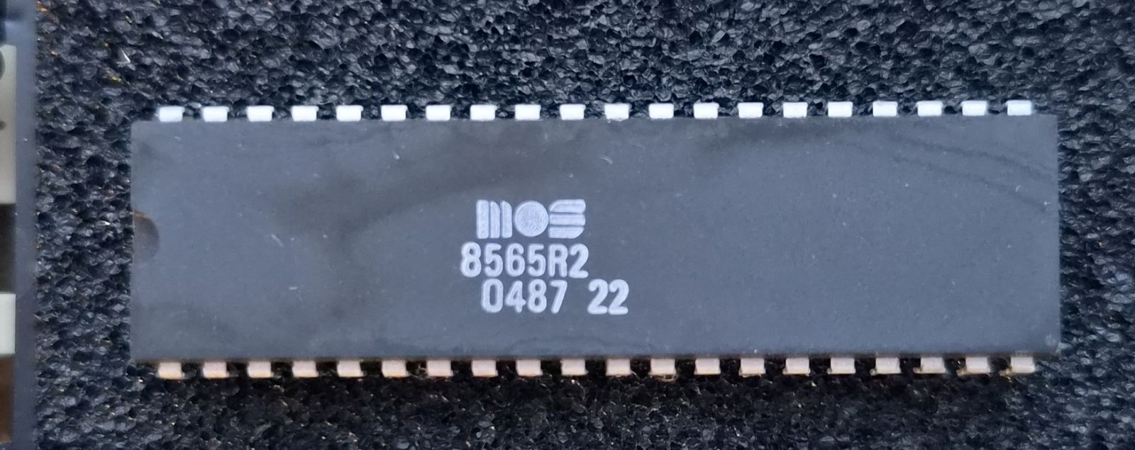 MOS 8565R2 VIC-II Video Chip – Commodore 64 C64 – Tested / Vintage IC