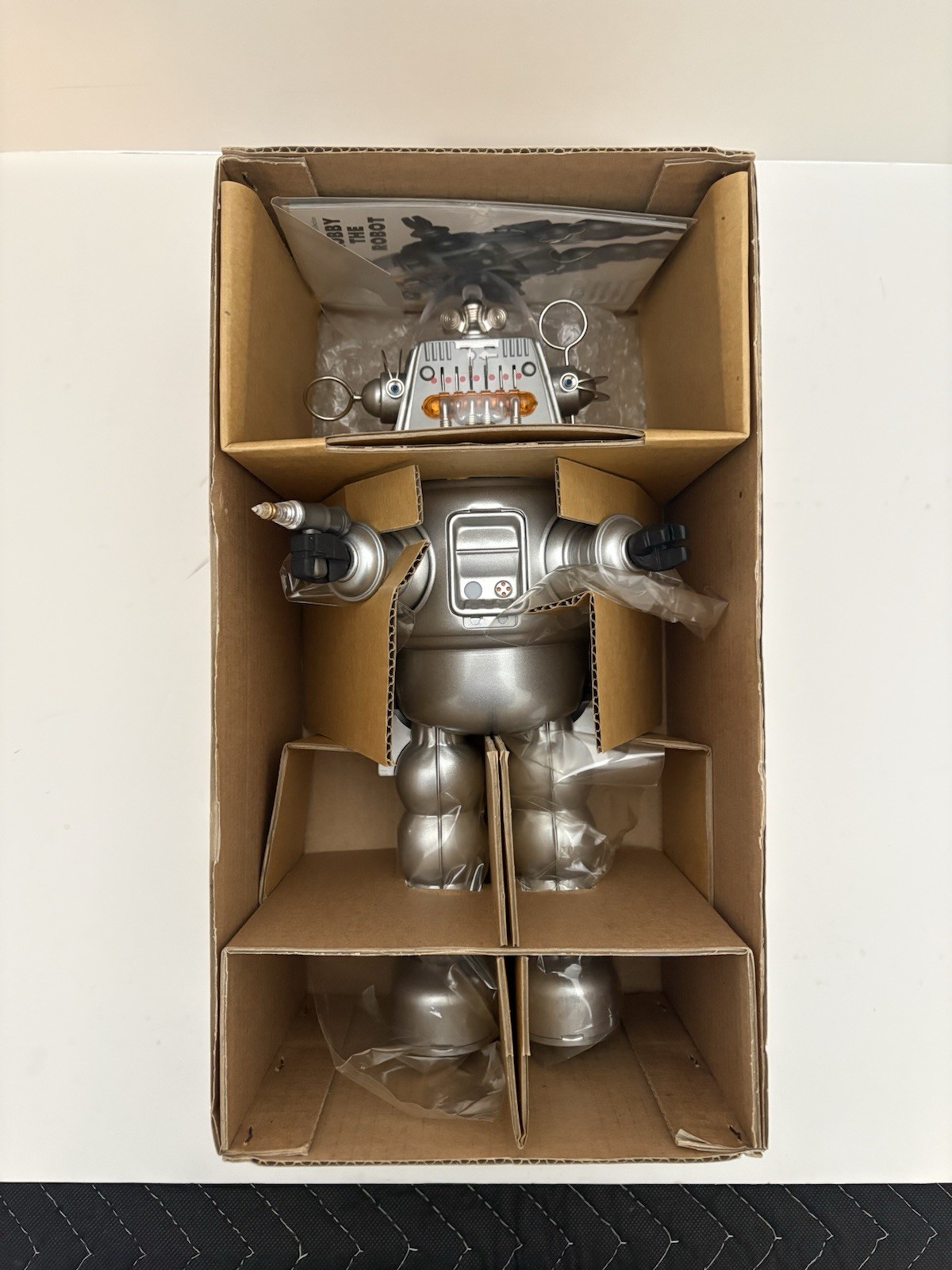 Battery Operated 13" Silver  ROBBY THE ROBOT  Osaka Japan TIN AGE COLLECTION MIB