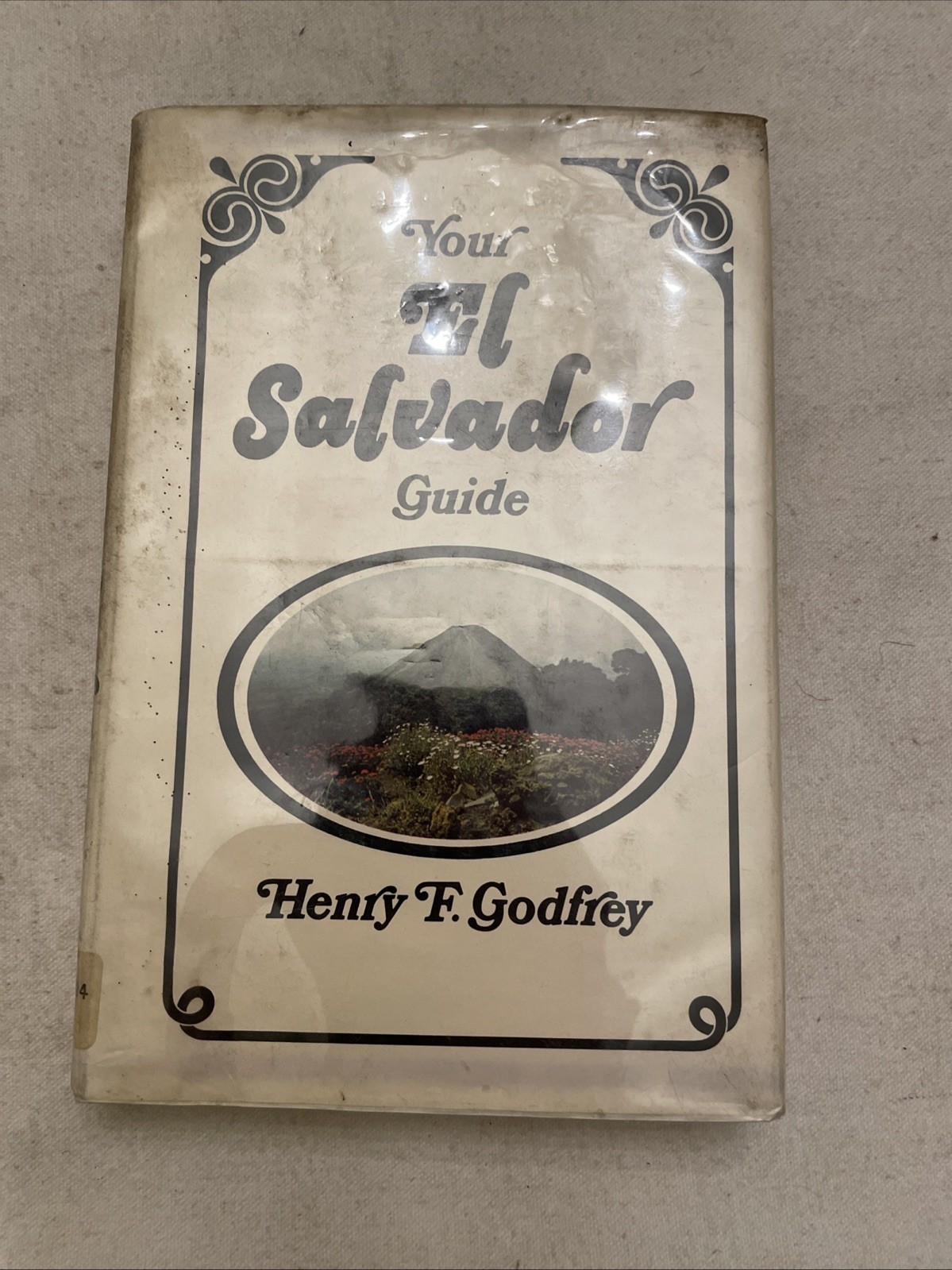 Your El Salvador Guide by Henry F. Godfrey - Funk & Wagnalls, 1st Printing, 1968