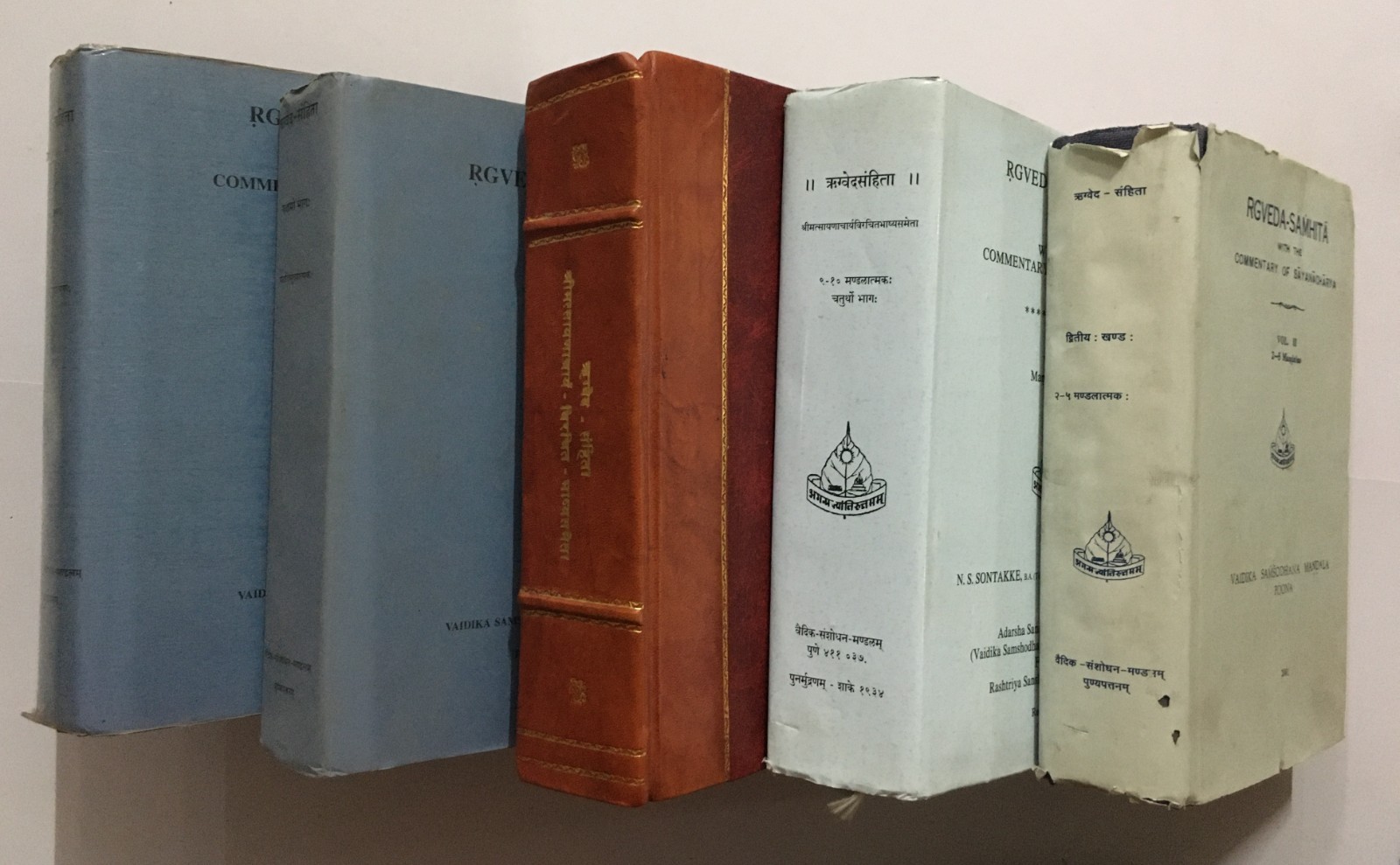 Sontakke, N.S (Ed): Rgveda-Samhita With The Commentary Of Sayanacarya. 5 Volumes