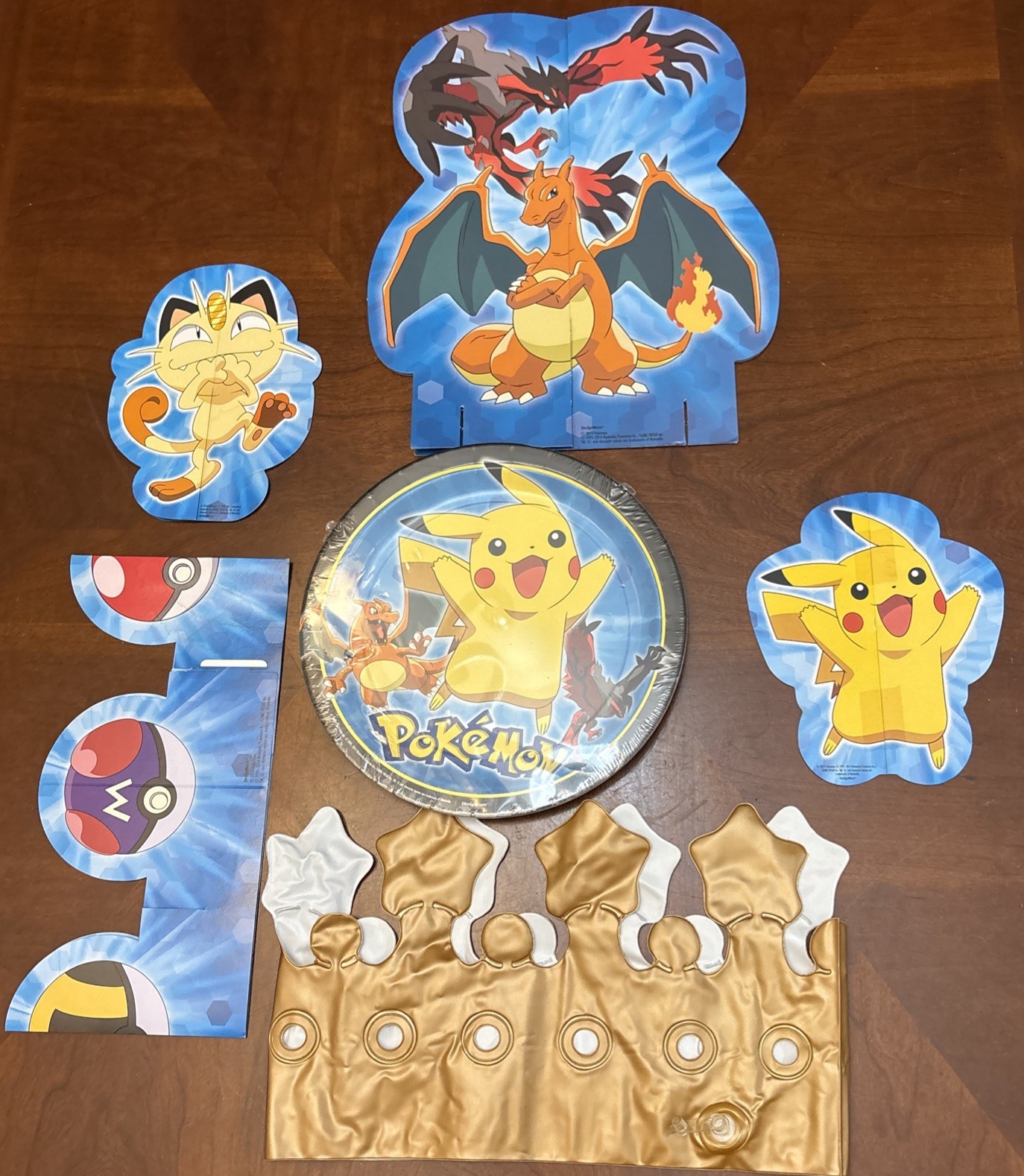 pokemon birthday party decorations Lot Table Stands Crown Plates 2014 New