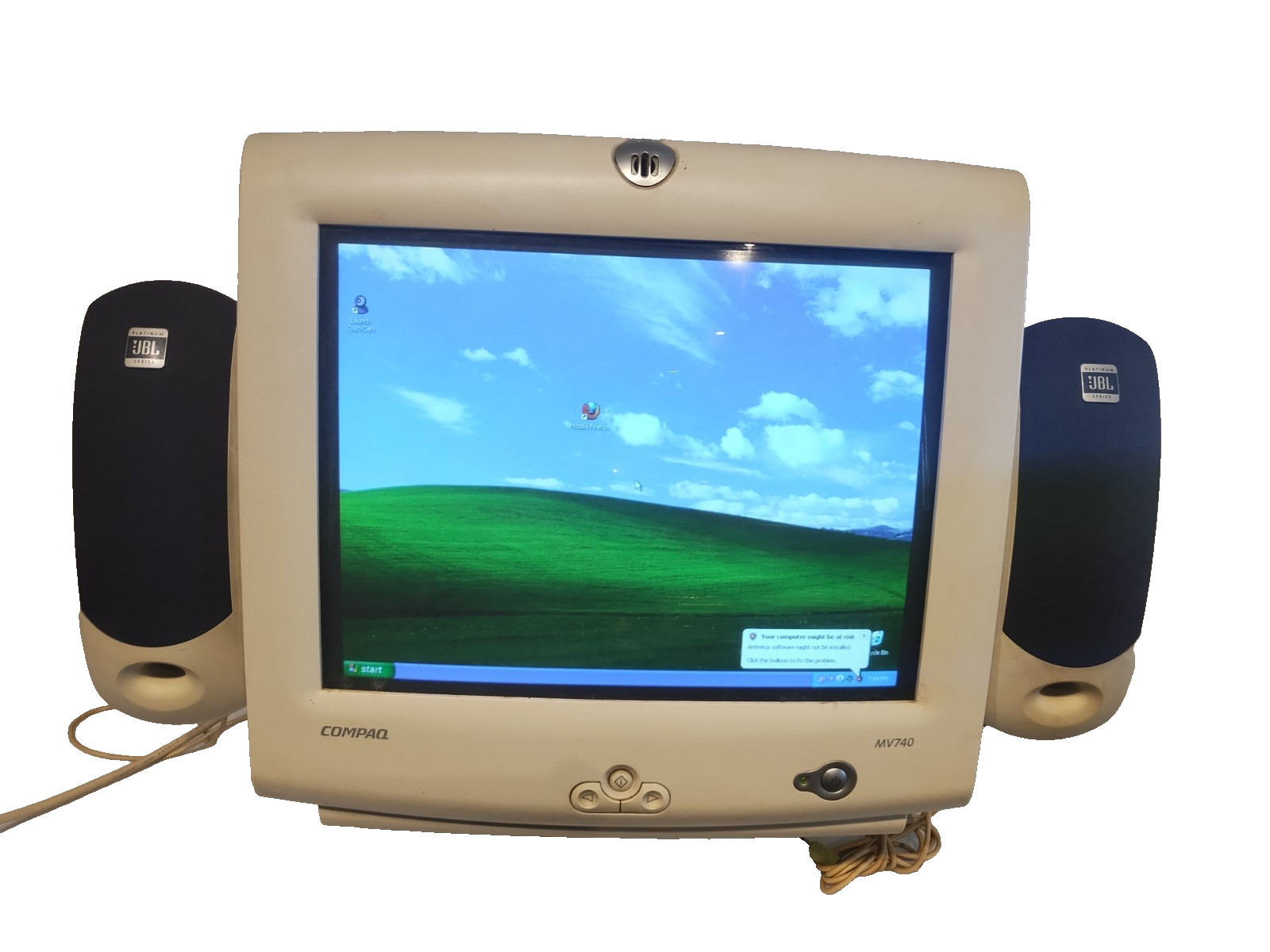 Compaq MV740 CRT Computer Monitor with JBL Platinum Speakers