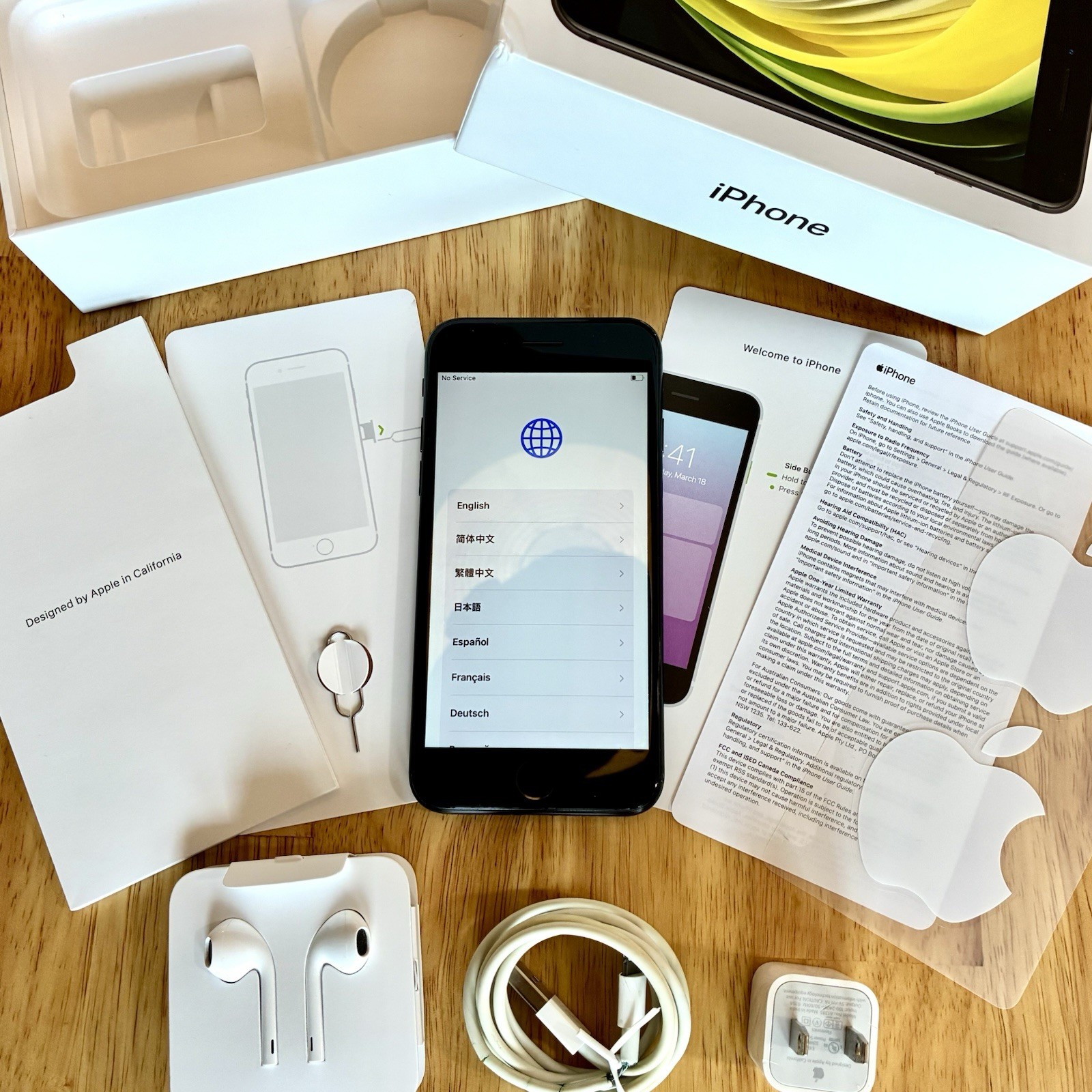 Unlocked iPhone SE 2020—Used, Open Box (64GB, Black)