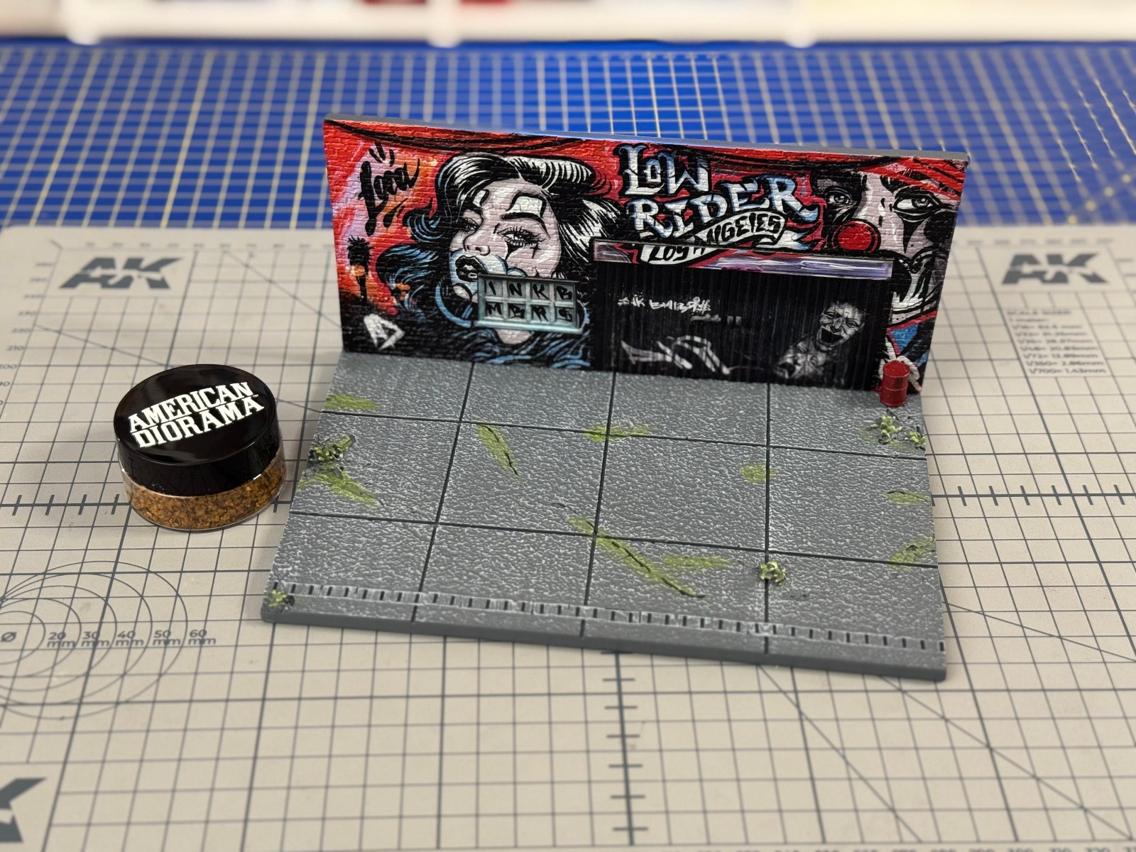 American Diorama Street Art Lowrider 20X13X9CM 1:64 Diecast Model