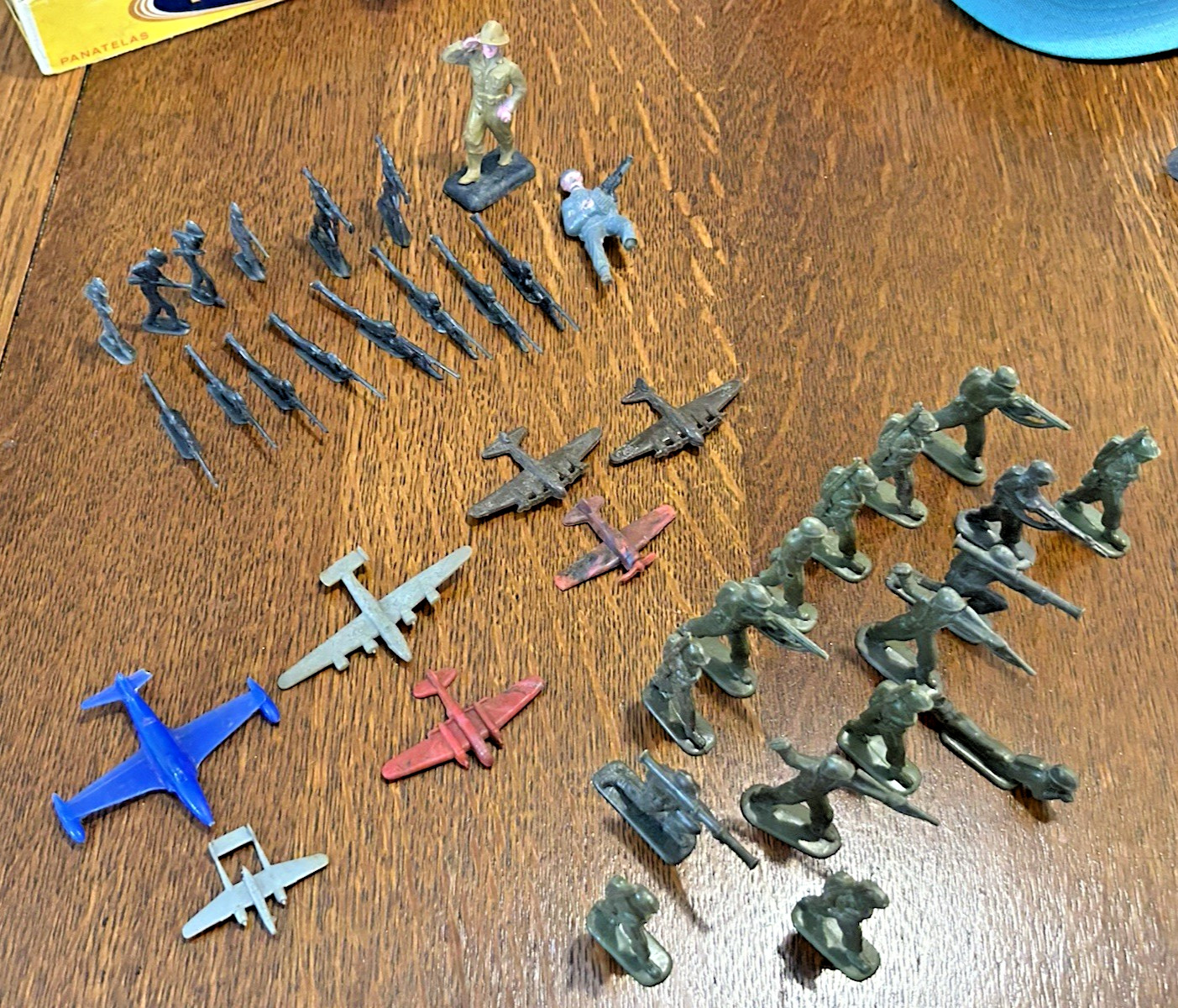 39 Green Army Men Toy Soldiers Plastic Military MIXED LOT Figures Older Vintage