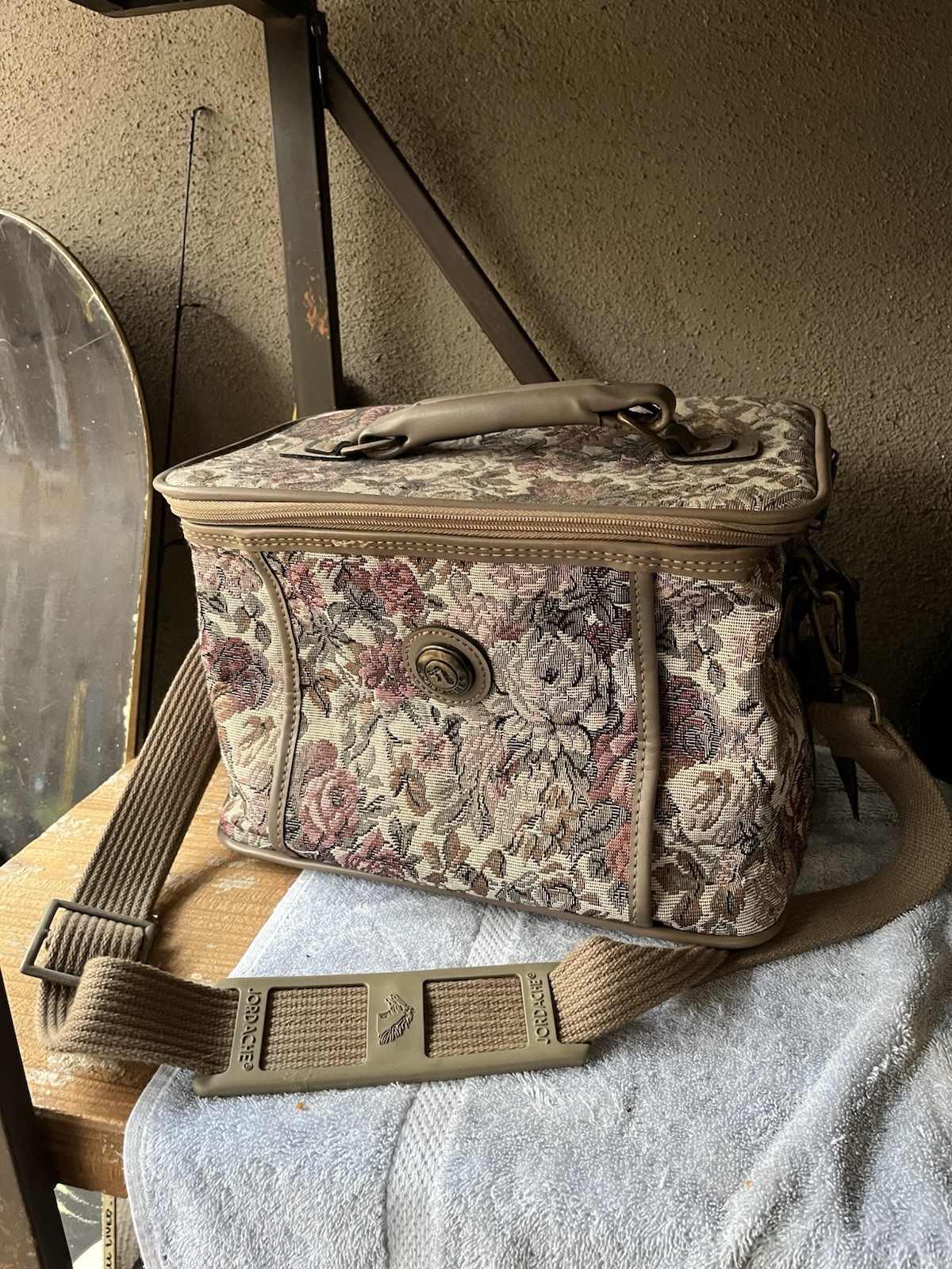 Vintage 1980s JORDACHE Floral TAPESTRY Soft Sided Makeup TRAIN TRAVEL BAG