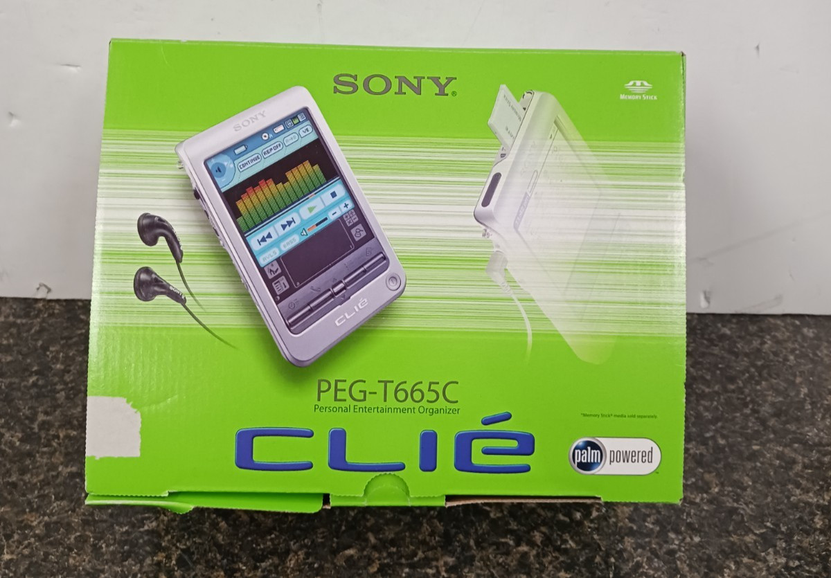 VTG Sony Clie PEG-T665C Personal Entertainment Organizer Palm OS and Charger
