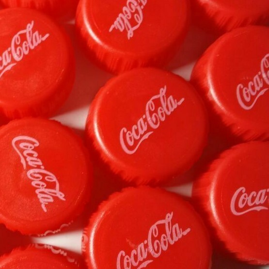 400 Red My Coke Rewards Bottle Caps With Unused Codes