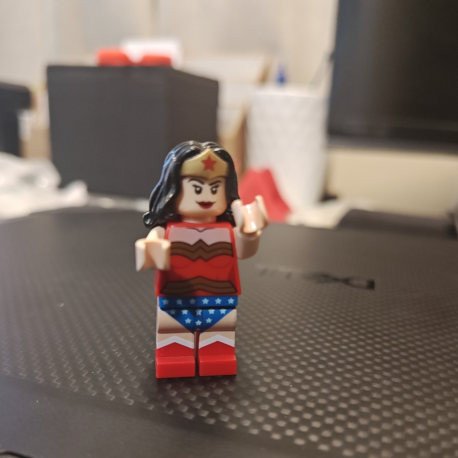 LEGO DC Comics Super Heroes Wonder Woman SH0004 Minifigure from sets 6862 71209