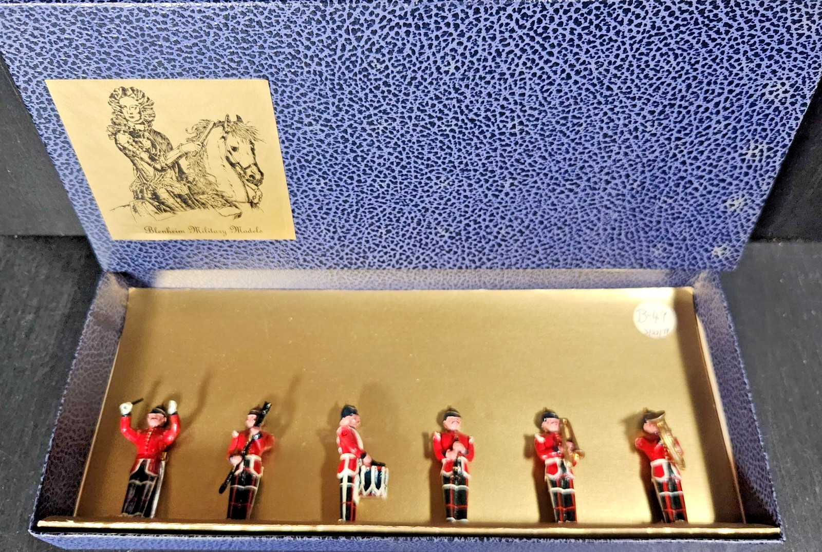 BLENHEIM KINGS OWN SCOTTISH BORDERERS BAND VTG 1970s TOY SOLDIERS SET OF 6 IOB