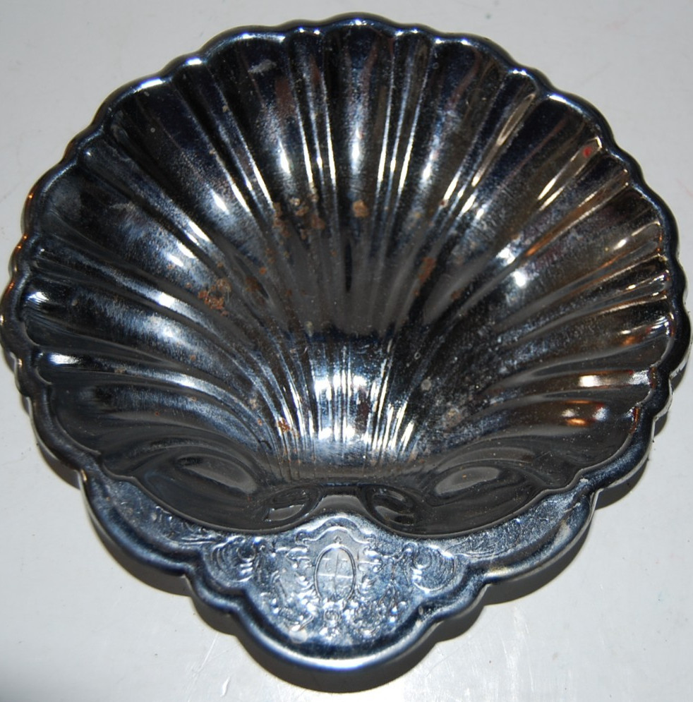 VTG Silverplated Seashell Serving Dish Dresser Tray With Lion Crest Engraving 7"