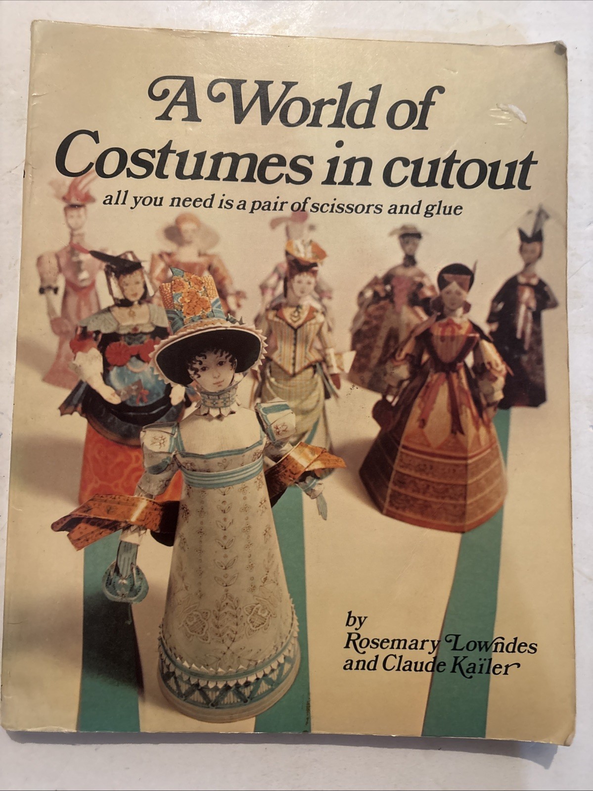 Vtg 1977 A World of Costumes in Cutout Lowndes Kailer 3D Paper Dolls Craft Book