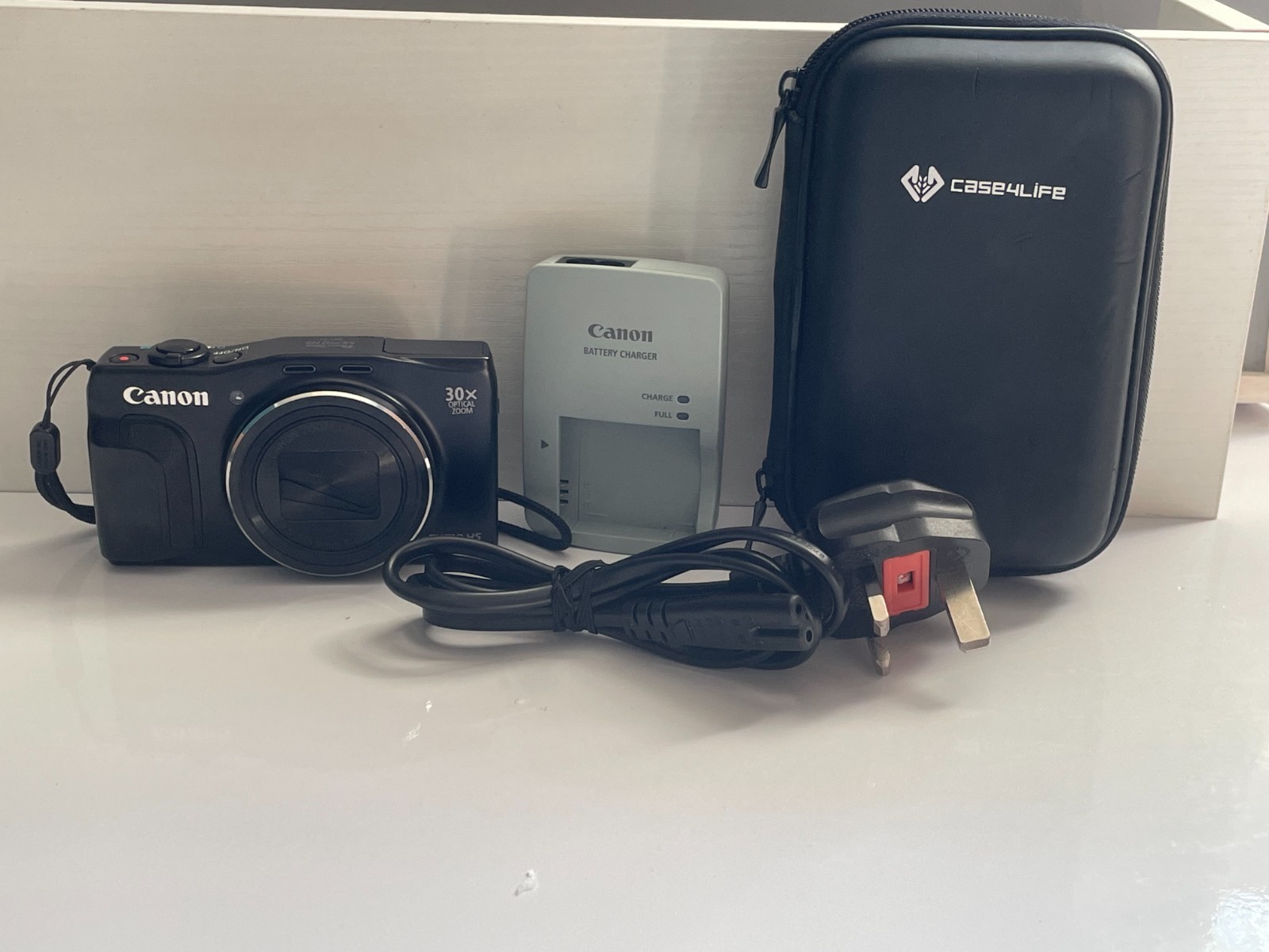 Canon Powershot SX710 HS Wi-Fi 20.3MP 30x Optical Zoom Digital Camera + Charger