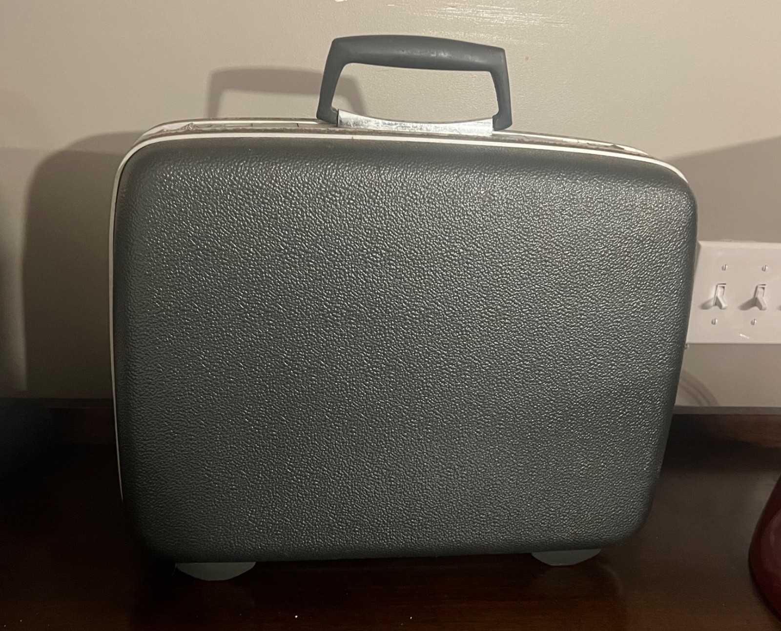 VINTAGE SAMSONITE SUITCASE HARD SHELL SILHOUETTE TRAVEL LUGGAGE WITH KEYS