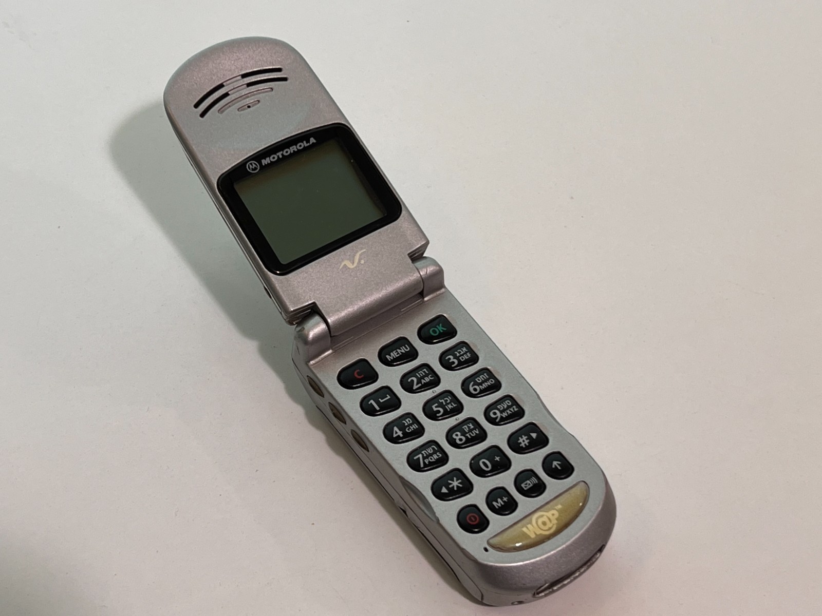 Motorola V3688 – Silver Color - Vintage Cell phones