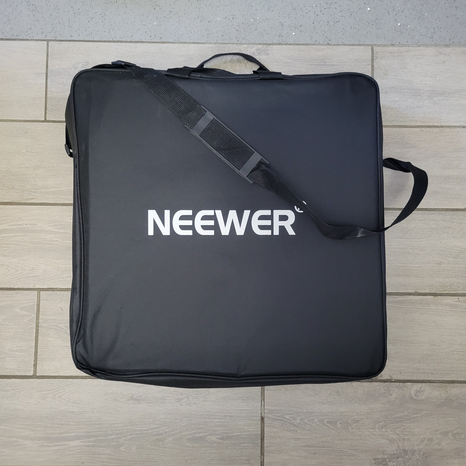 Neewer RL-18, Large 18 Inch Ring Light 55W LED Ringlight With Filters Bag Power.