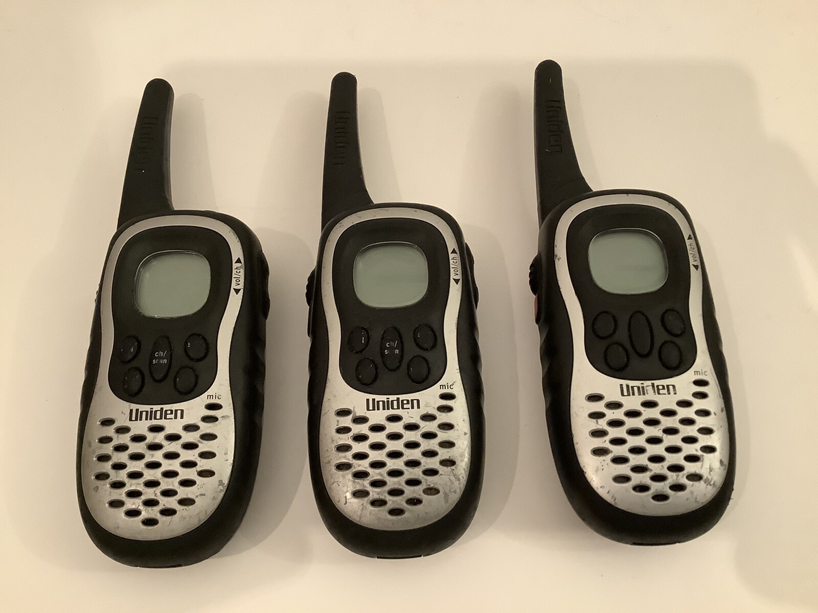 UNIDEN WALKIE TALKIE SET OF 3 (GMR885-2CK) WORK GREAT NO BATTERIES NO CHARGER