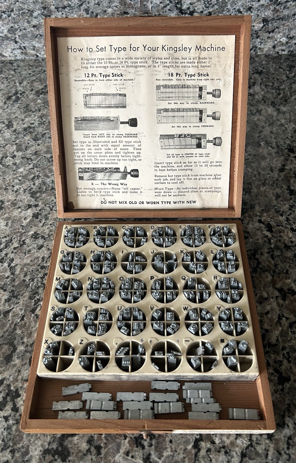 KINGSLEY Machine Hot Foil Stamp 14 Pt GOUDY CURSIVE Lower Case & Caps w/Wood Box