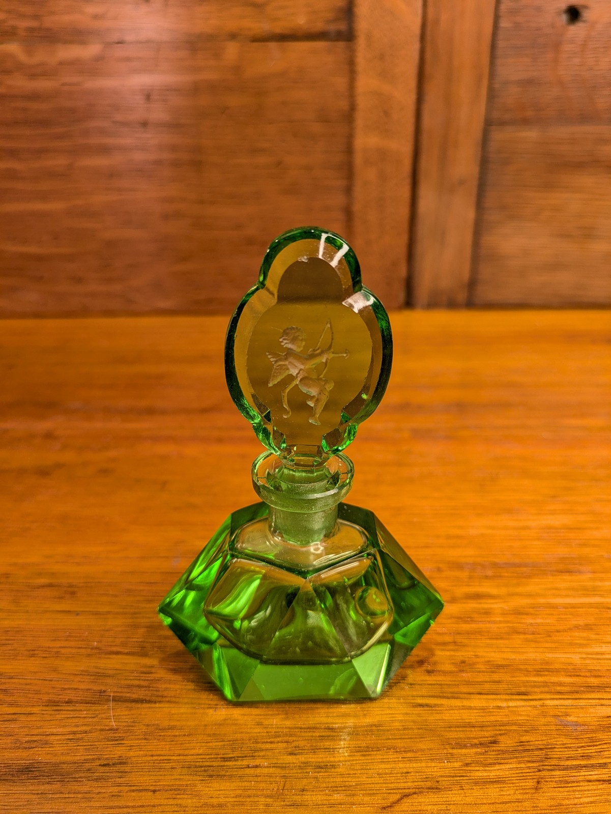 Antique Art Deco Green Cut Glass Perfume Bottle – Cupid Etched Stopper – c.1930s
