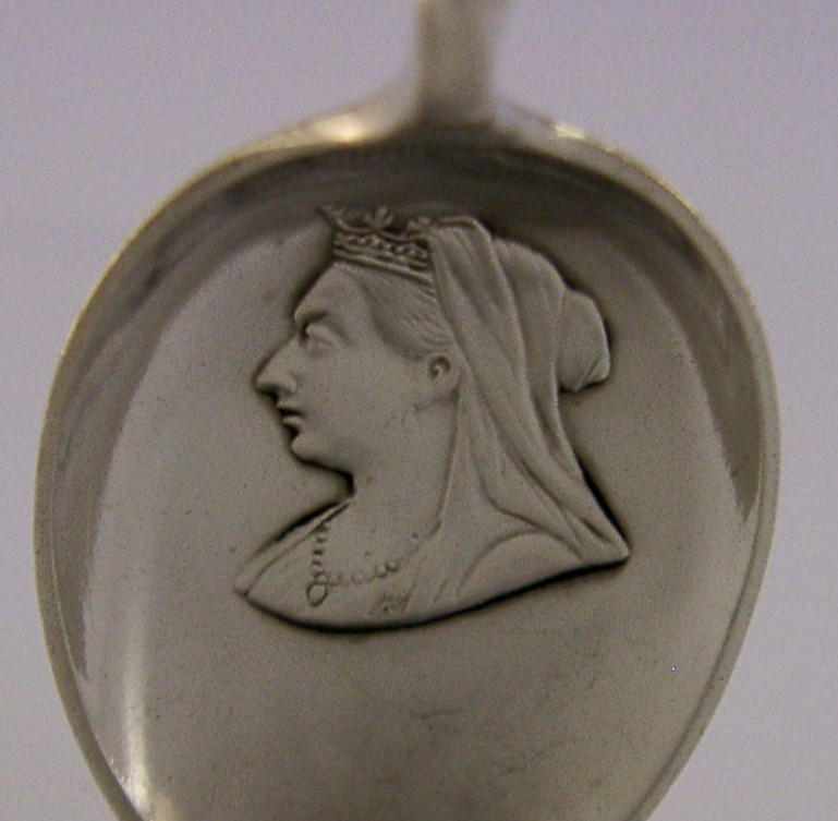 ENGLISH QUEEN VICTORIA SOLID STERLING SILVER SOUVENIR SPOON 1897 ANTIQUE ROYALTY