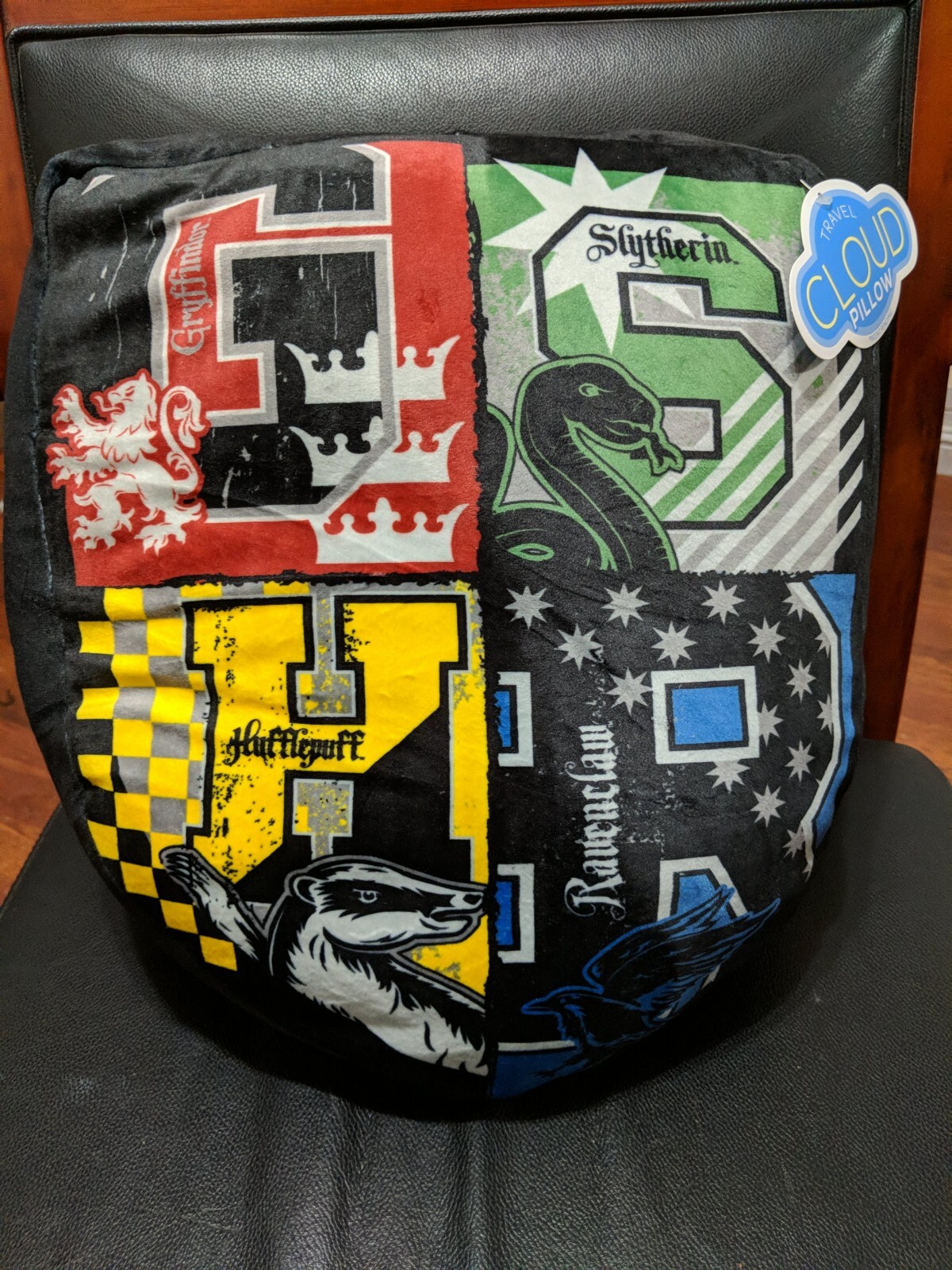Harry Potter Hogwart House crest Gryfindor Hufflepuff Ravenclaw Slytherin Pillow